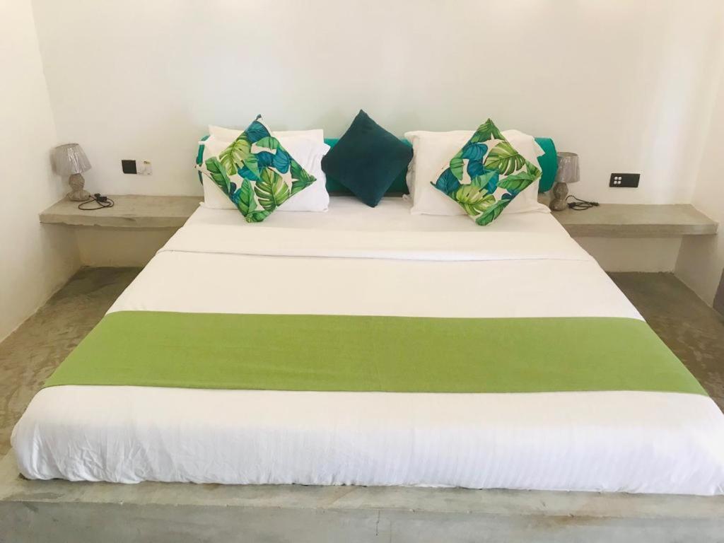The Tottam Beach Hotel - Trincomalee Eksteriør billede