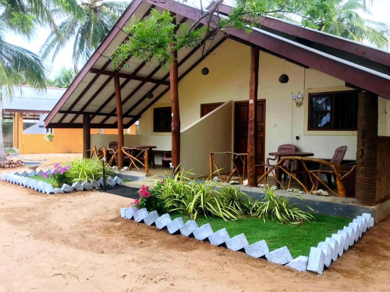 The Tottam Beach Hotel - Trincomalee Eksteriør billede